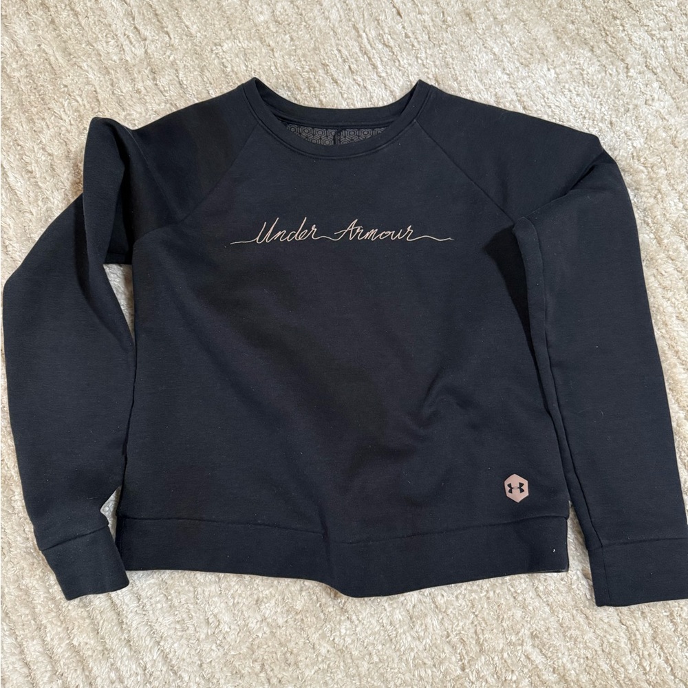Woman’s under armour crew neck sweater
Size medium